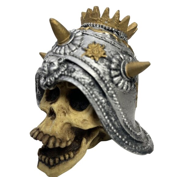 Unbranded Other - Skull Figure Shelf Sitter King Style with Silver HELMET